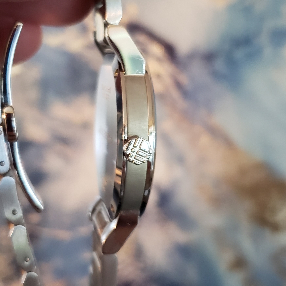 Burberry Stainless Steel Watch BU9000, EUC! Beautiful. - Picture 6 of 11